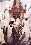 תפילה בבית הכנסת זכרון משה