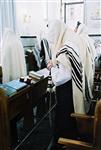 תפילה בבית הכנסת זכרון משה